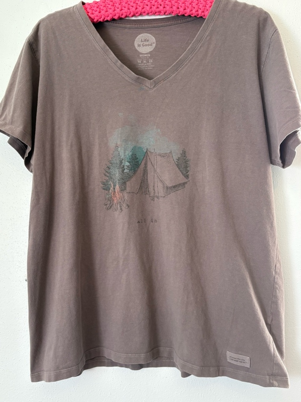 100% COTTON LIFE IS GOOD XL ✨ V-Neck Tee with Camping Graphic short sleeve EUC